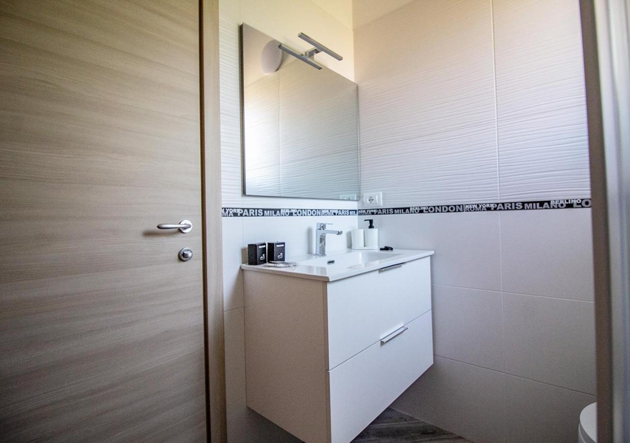 Athena Rooms - Parcheggio Privato 博洛尼亚 外观 照片