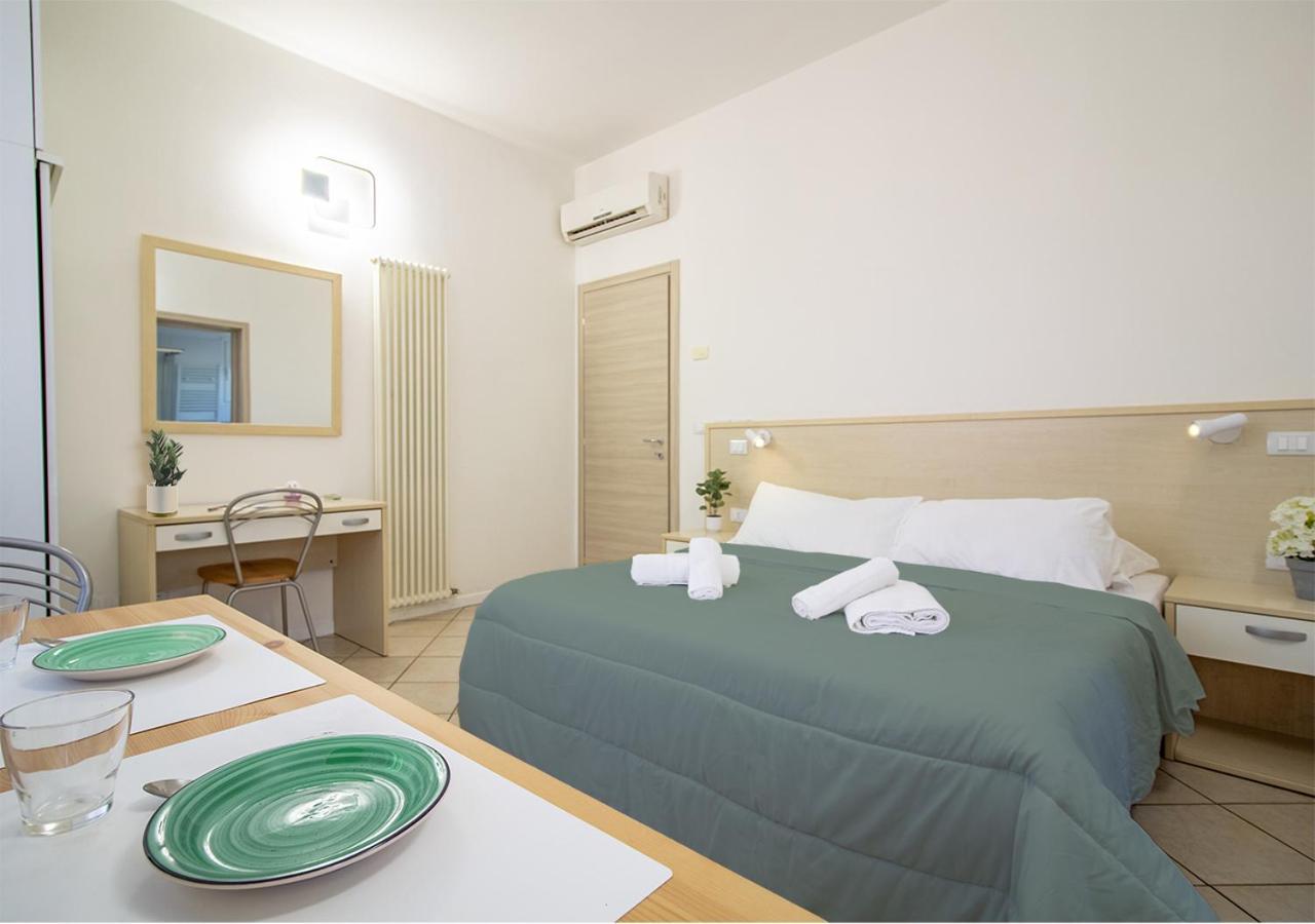 Athena Rooms - Parcheggio Privato 博洛尼亚 外观 照片