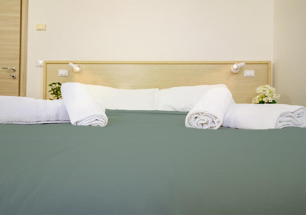 Athena Rooms - Parcheggio Privato 博洛尼亚 外观 照片